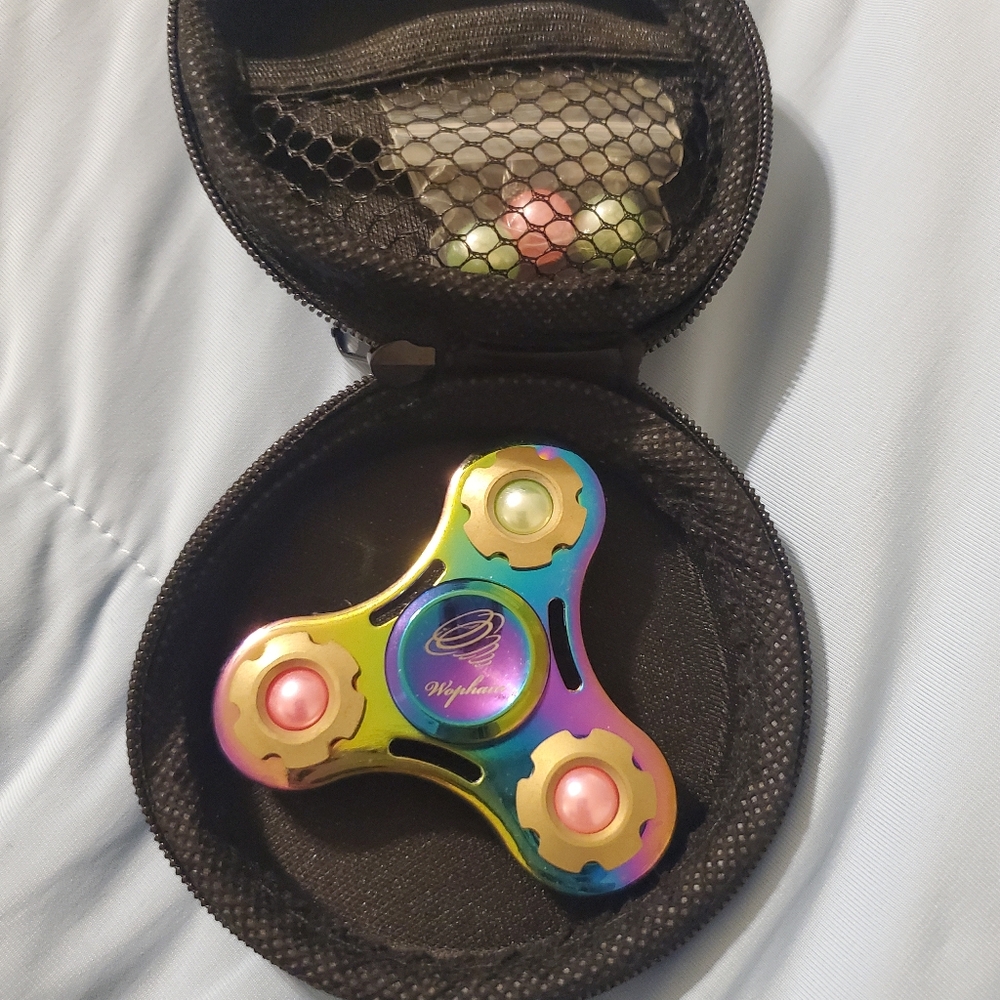 Wophain Fidget Rainbow Iridescent Alloy Fidget Spinner with Pearls with Case - Picture 5 of 8